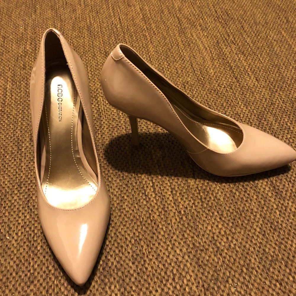 BCBGeneration Nude Pointy Toe Heels Pumps Size 7